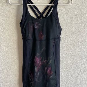 Lululemon workout top black floral sz Small